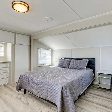 Sun-Soaked Okeechobee Retreat With Canal Views!